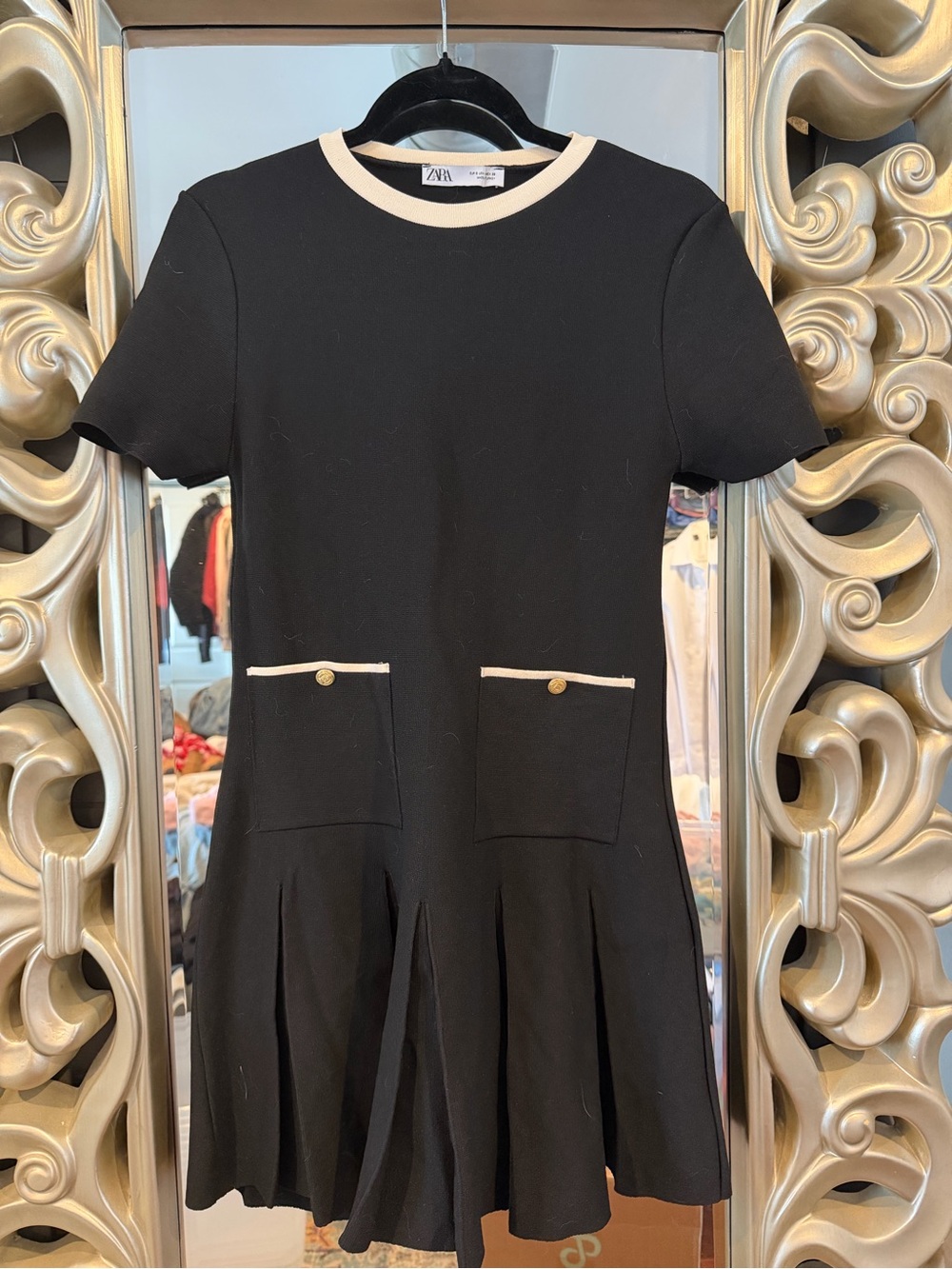 Like New Zara Black w/Cream Trim Knit Short Sleeve Pleated Skirt Dress Small